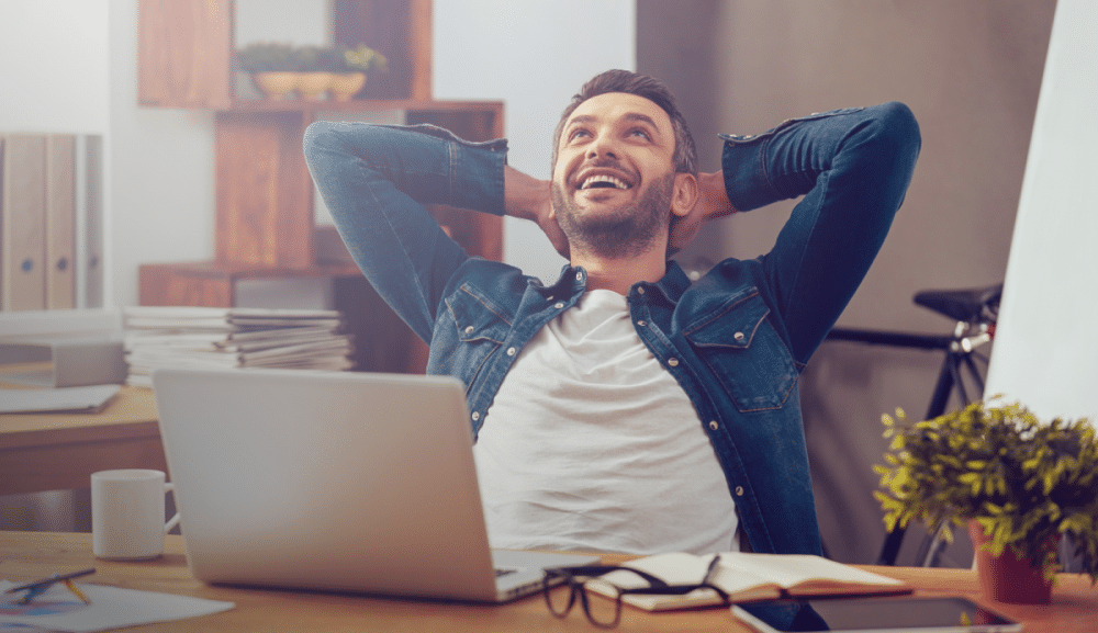 Foto de profissional satisfeito Qualidade de vida no trabalho