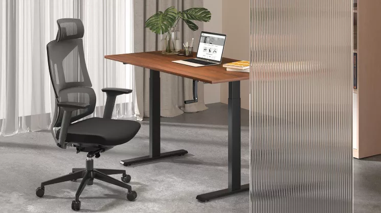 Altura da mesa de escritório: qual o padrão ideal e sua importância?