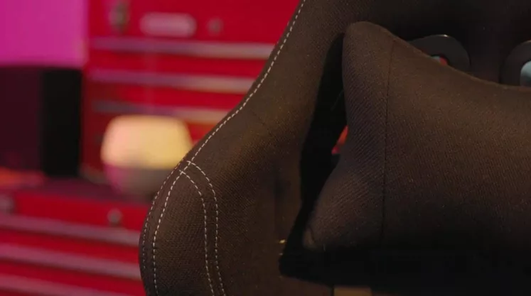 A posição correta da cadeira de escritório